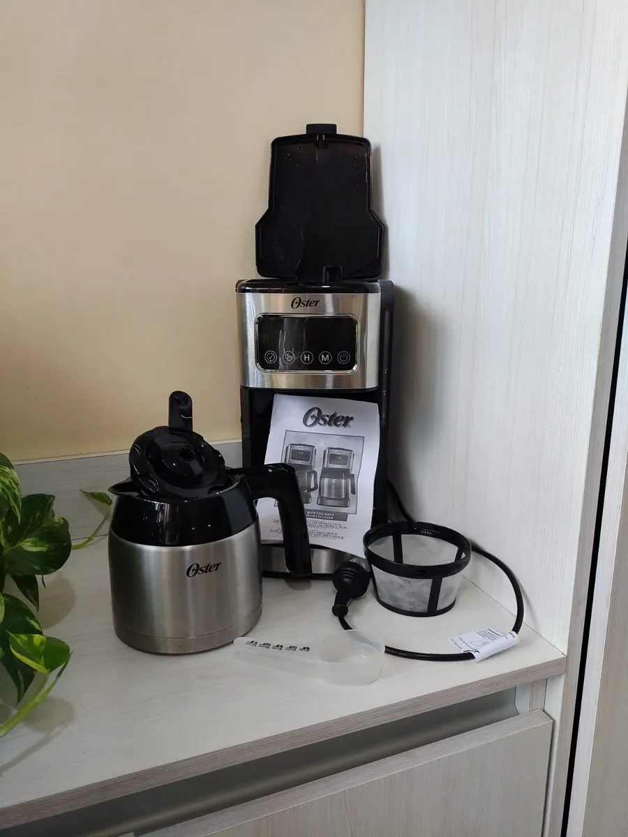 Cafetera Oster Programable Jarra Térmica  Táctil SIN USO — foto 5